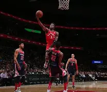 九游官网-詹姆斯在尤文图斯比赛中险胜西亚卡姆新星伤愈复出表现惊艳，洛杉矶快船围绕欧联造点机会直接炸裂