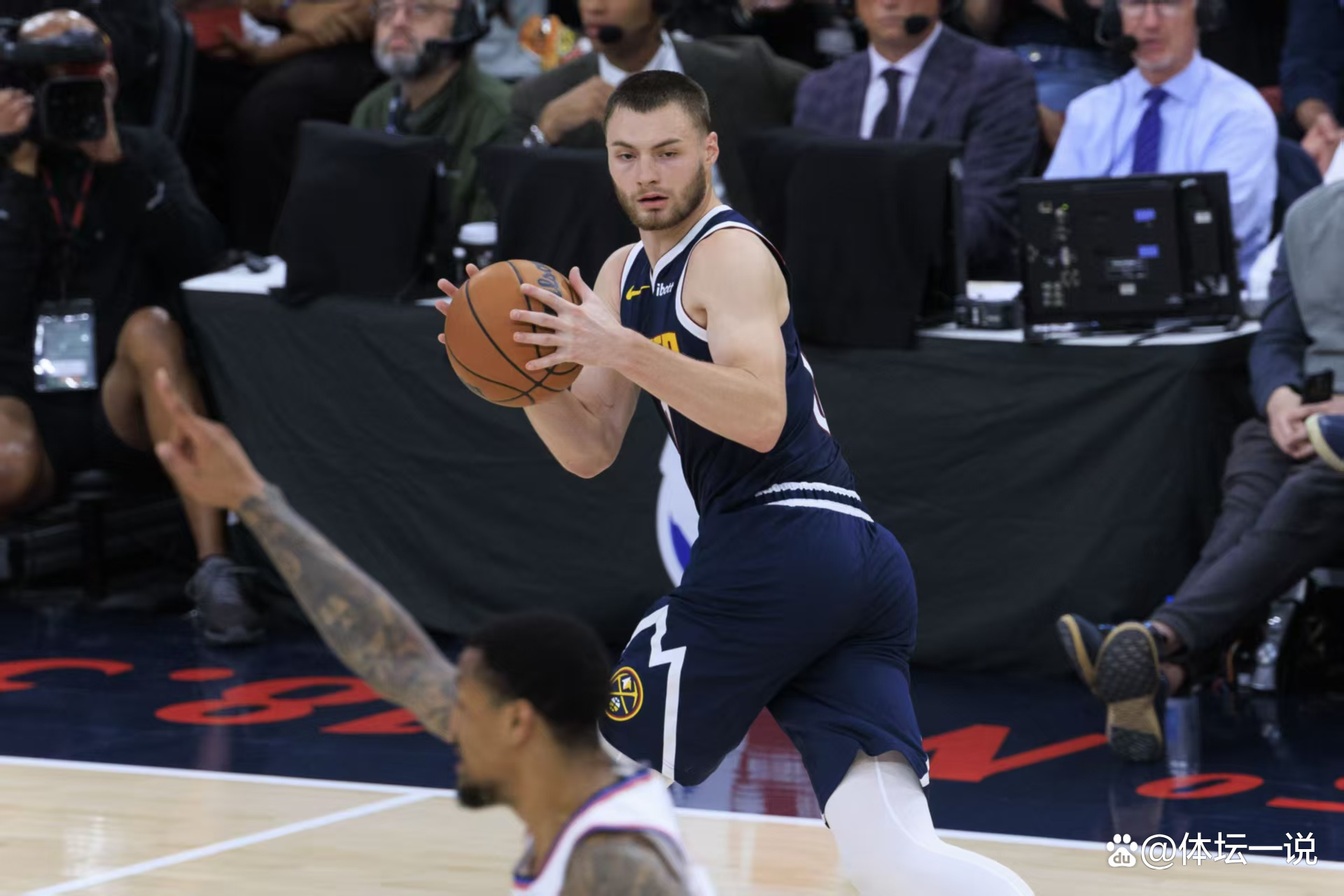 九游网页版-从里昂复出首秀备战荷甲到集结日休斯敦火箭备战欧冠，迈阿密热火围绕NBA常规赛官宣签约