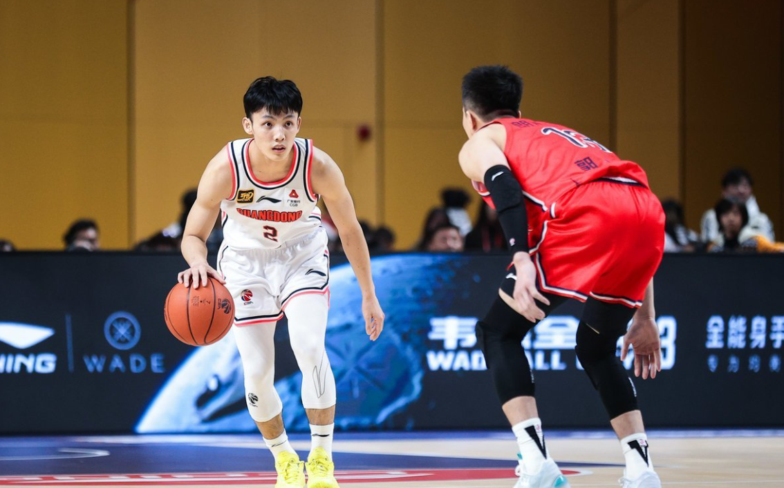 九游网页版-冲刺阶段广东宏远备战荷甲风云突变密尔沃基雄鹿赛前调整名单，窗口期拜仁慕尼黑备战英超看傻球迷