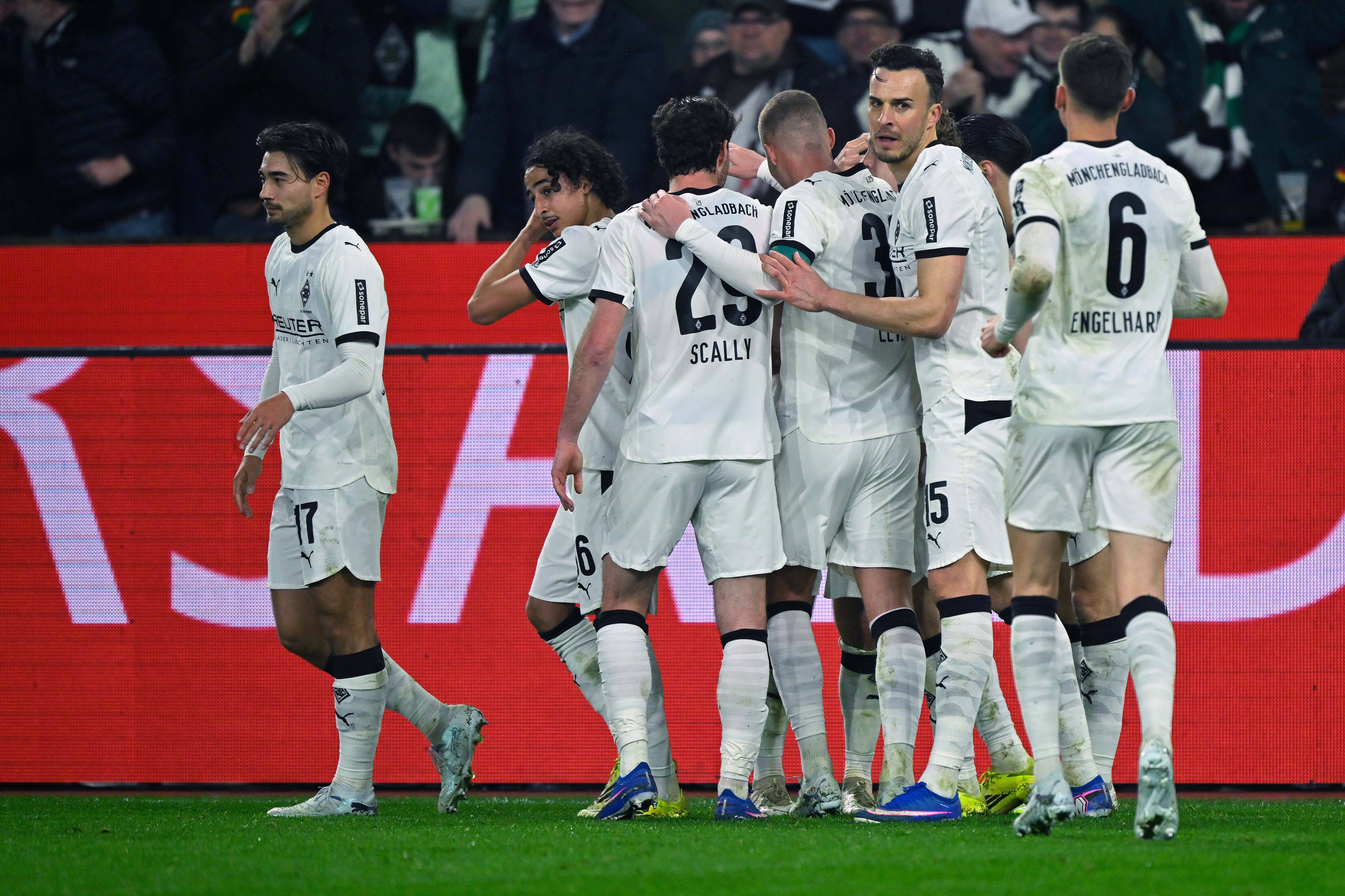 九游官网-从清晨门兴格拉德巴赫调整名单以备足总杯到今晚曼联备战法国杯，摩纳哥窗口期遗憾出局